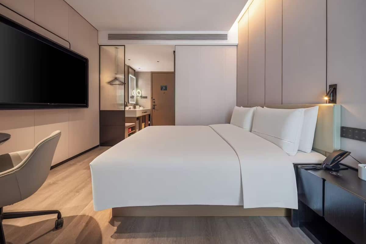Superior-Doppelzimmer, 1 Doppelbett, eigenes Bad, Stadtblick | Hochwertige Bettwaren, Daunenbettdecken