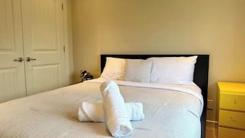3 bedrooms, iron/ironing board, WiFi, bed sheets