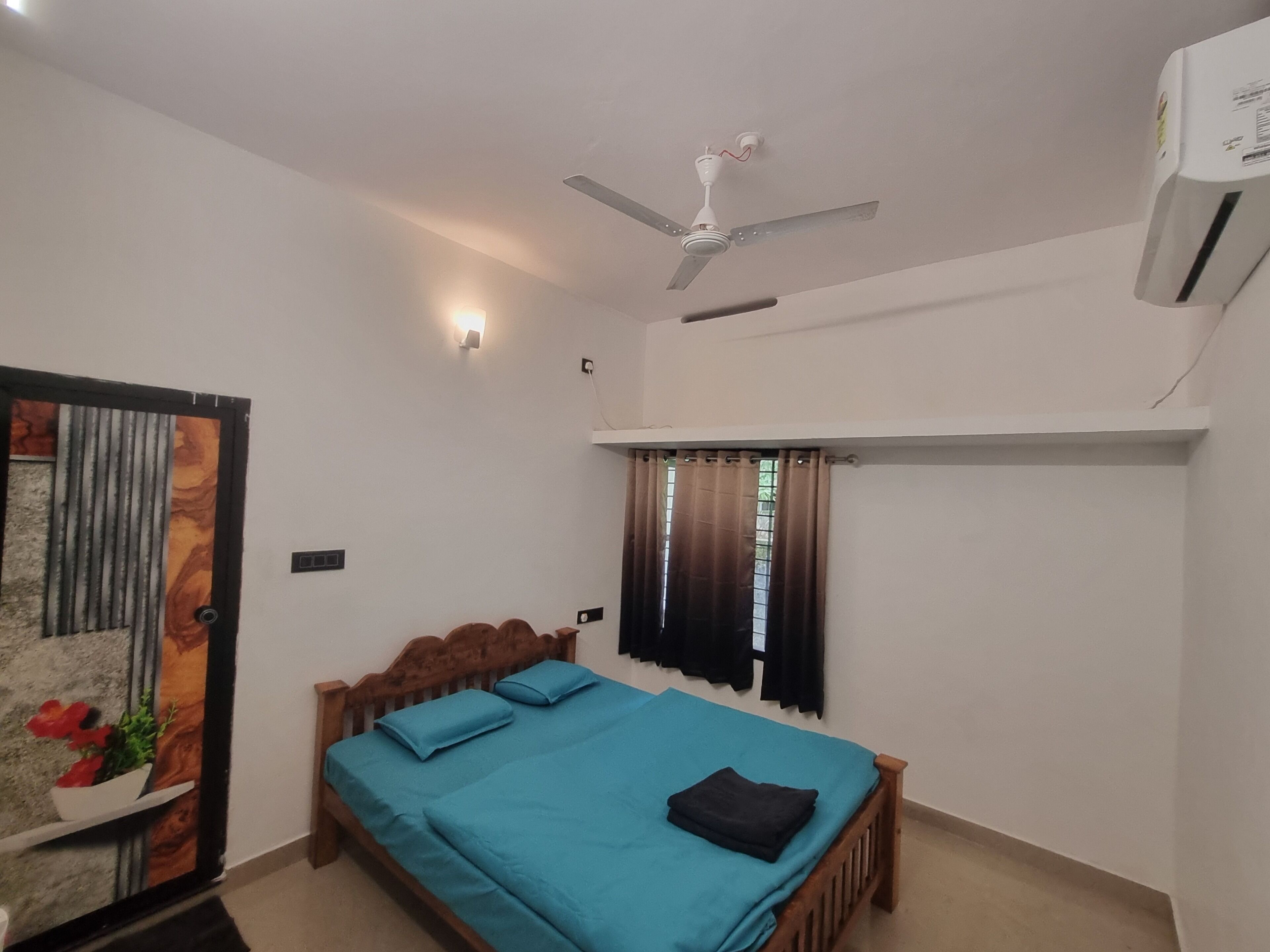Habitación Deluxe doble | Colchones viscoelásticos, wifi gratis, ropa de cama