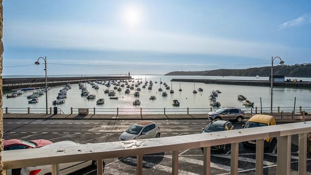 A marina with boats docked and a road leading to it. - Lovely apartment in binic-étables-sur-mer (Binic-Étables-Sur-Mer)