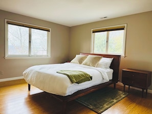 3 bedrooms, iron/ironing board, WiFi, bed sheets