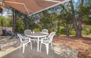 Outdoor dining - 1 bedroom beautiful home in CALCATOGGIO (CALCATOGGIO)