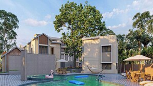 Ein Swimmingpool mit Liegestühlen und einer Hängematte, umgeben von Gebäuden und Bäumen.