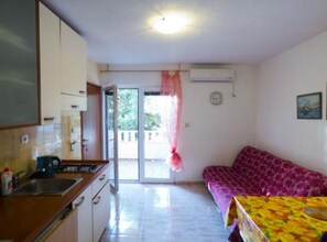 Tủ lạnh, bếp nấu, ấm điện, lò nướng bánh mì 