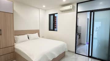 Premier Apartment, Balcony, City View | Premium bedding, pillowtop beds, minibar, desk