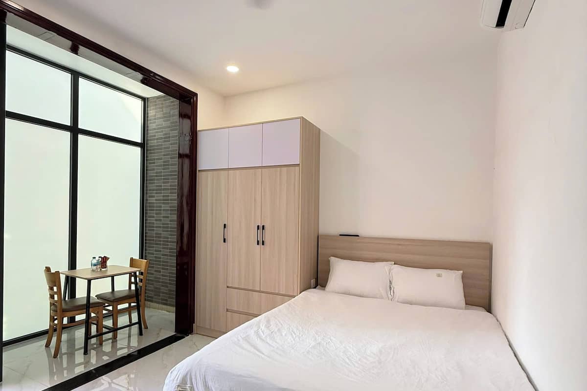 Premier Apartment, Balcony, City View | Premium bedding, pillowtop beds, minibar, desk