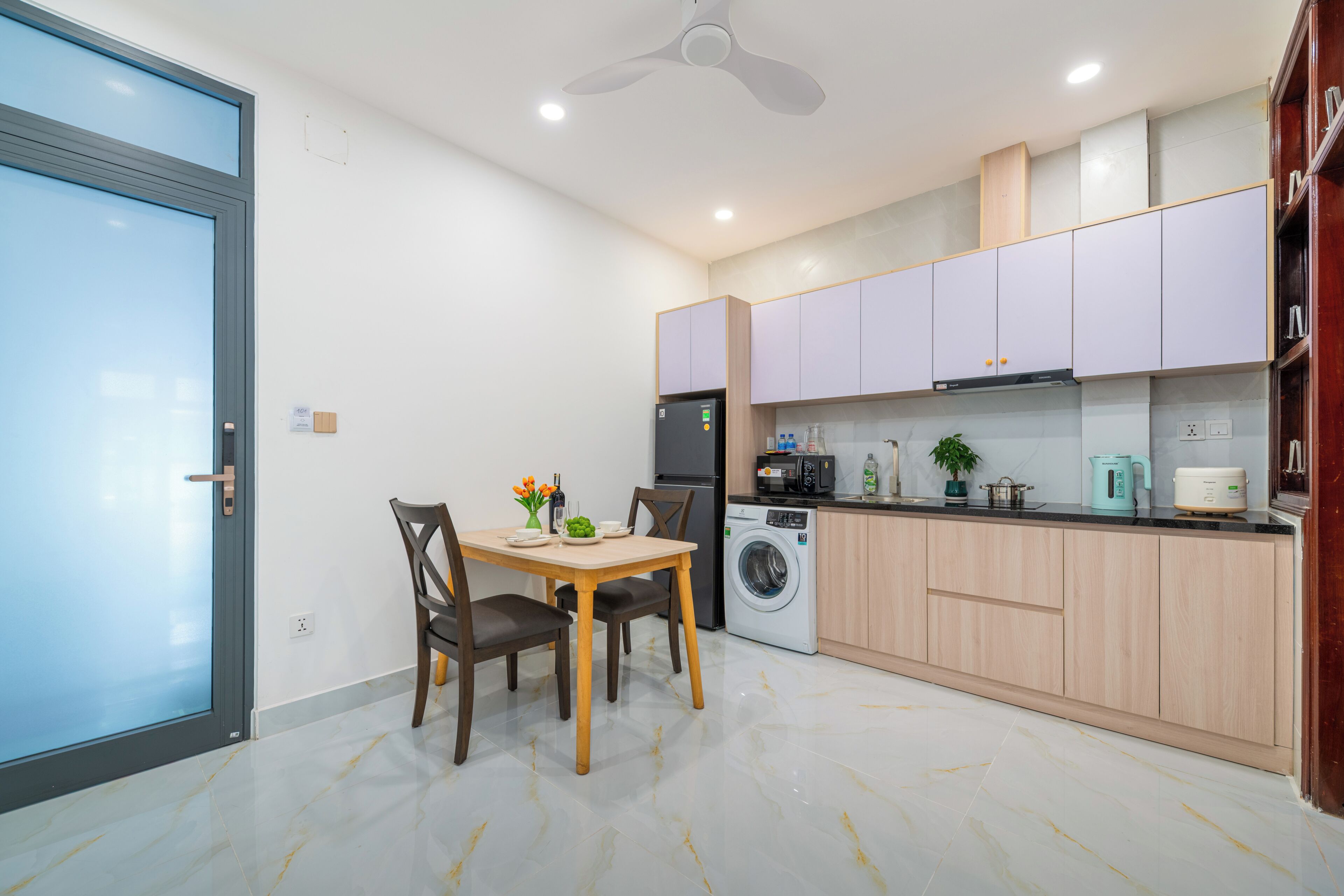 Deluxe Apartment, 1 Bedroom, Garden View, Courtyard Area | Private kitchen | Fridge, microwave, stovetop, electric kettle