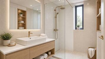 Duschwanne, Whirlpool, kostenlose Toilettenartikel