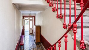 A staircase with red balusters and a patterned floor. - Amazing apartment in La Bourboule with WiFi (La Bourboule)