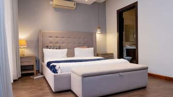 2 bedrooms, desk, iron/ironing board, WiFi (free)