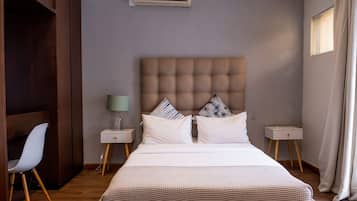 2 bedrooms, desk, iron/ironing board, WiFi (free)
