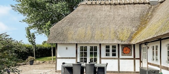Pet friendly home in Humble with WiFi