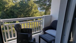A balcony with a chair, a small table, and a sofa. - Apartments Libertas - Studio With Balcony and Sea View - (Rogoznica)