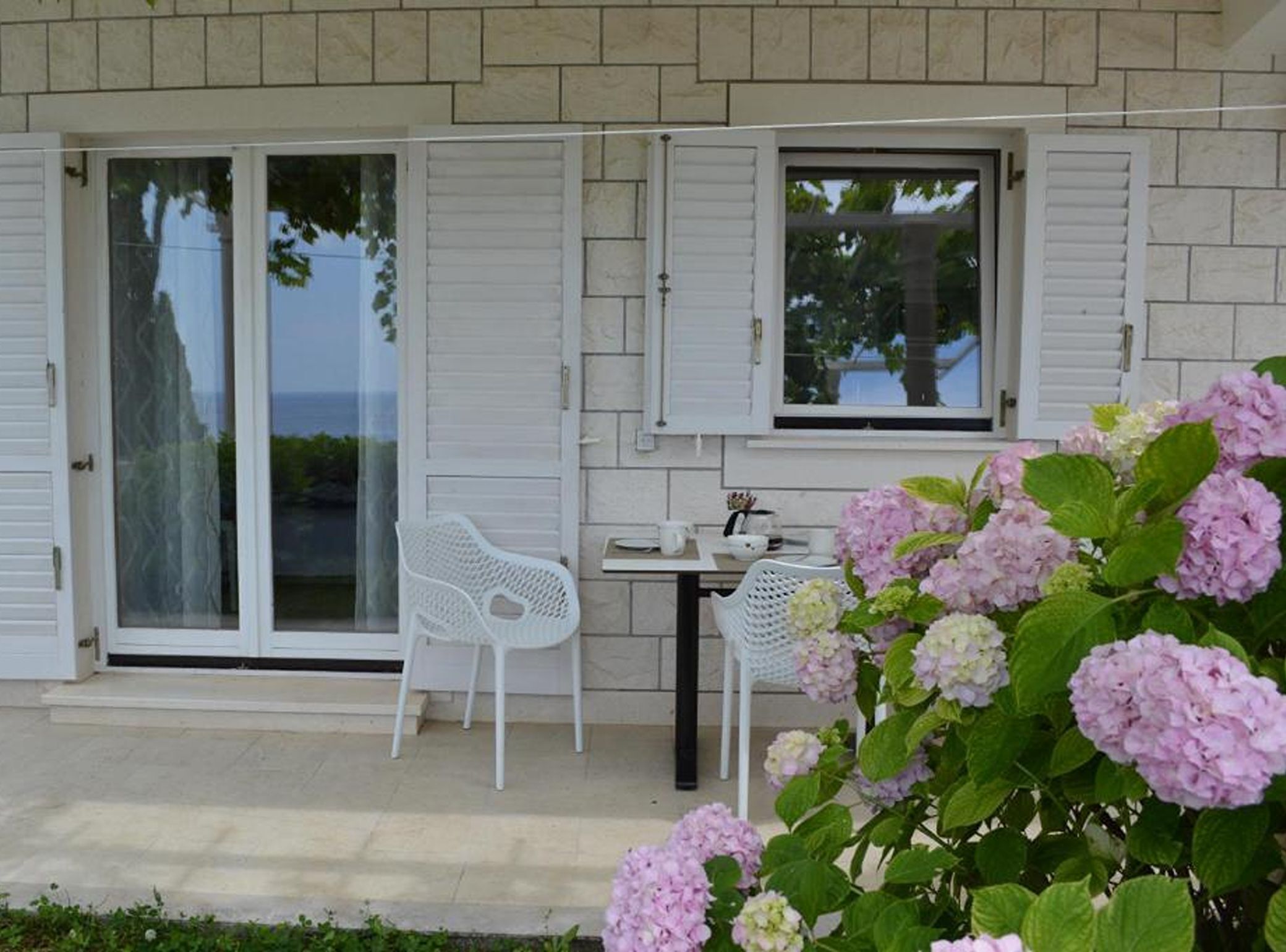 Apartment (One Bedroom Apartment with Sea View a) | Terrace/patio