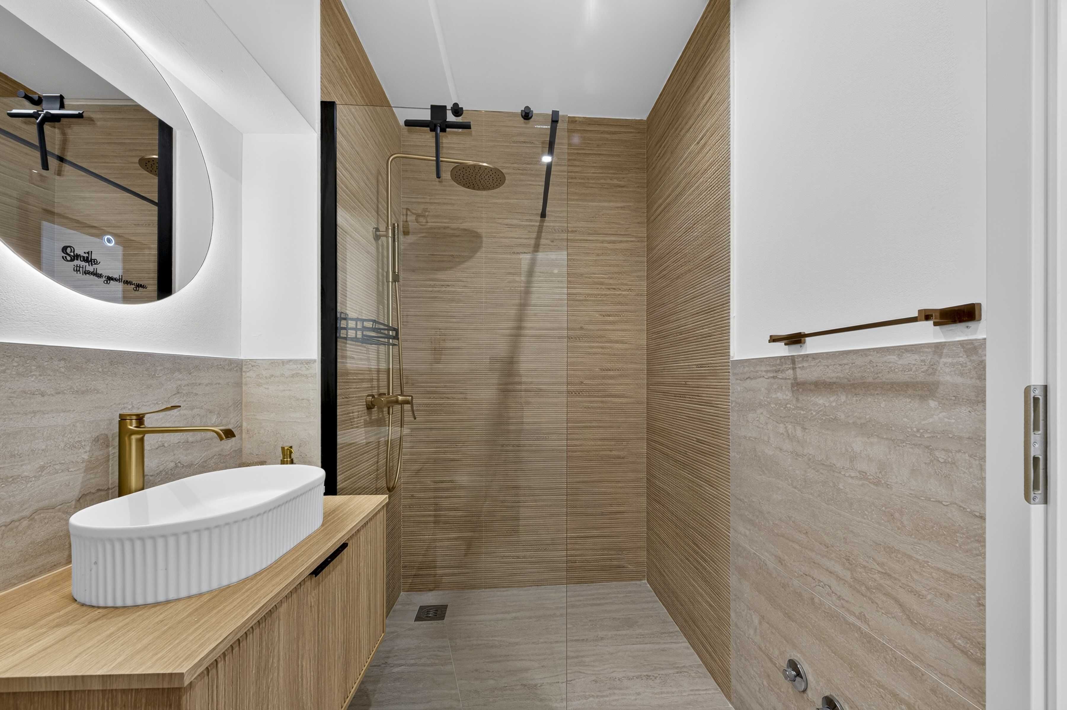 Apartamento (Two Bedroom Apartment with Terrace) | Baño | Ducha y toallas