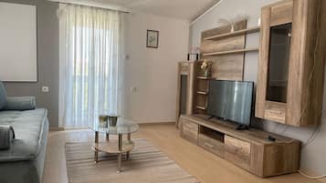Apartment (Delux A4) | Living room | 32-inch flat-screen TV with cable channels