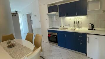Apartment (Delux A4) | Private kitchen | Fridge