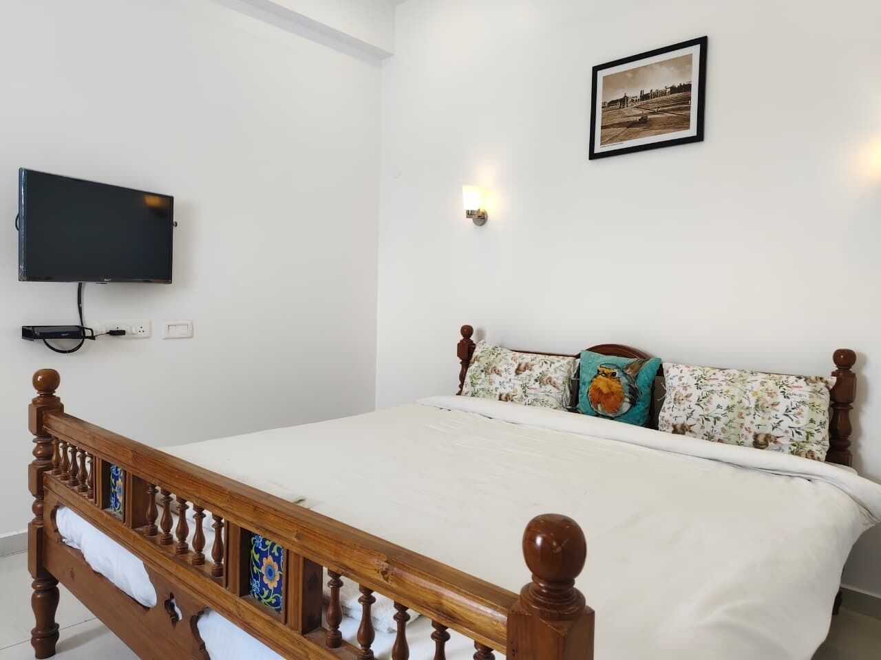 Peralatan tempat tidur hipoalergenik, meja, Wi-fi percuma, cadar katil 