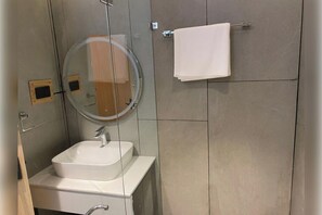Dusche, Handtücher, Seife, Shampoo