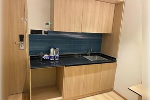 Kühlschrank, Kochgeschirr/Geschirr/Besteck