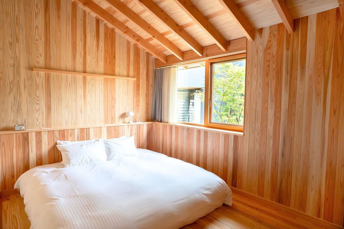 Double Room, 1 King Bed, Non Smoking | Free WiFi