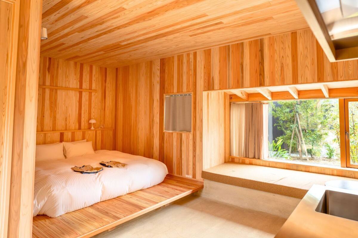 Single Room, 1 King Bed, Non Smoking | Free WiFi