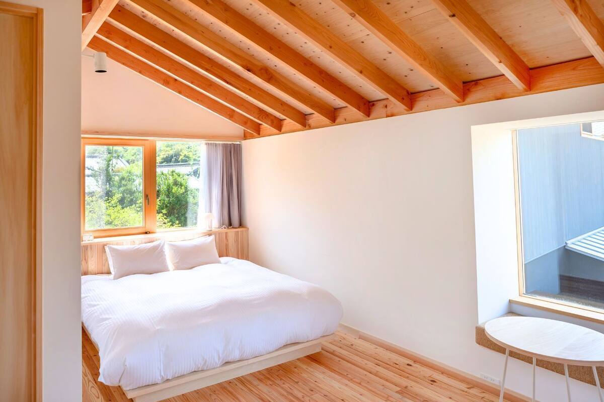 Double Room, 1 King Bed, Non Smoking | Free WiFi