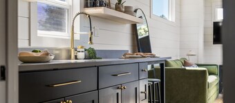 Luxury Tiny House Hot Tub Mountain Views Near Sisters