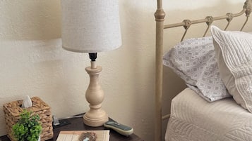 2 bedrooms, WiFi (free), bed sheets
