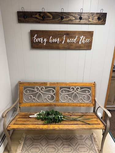 Cozy Farmhouse Retreat  2BR in Northpole