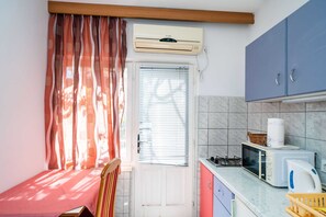 Apartment | Eigene Küche | Kühlschrank, Herdplatte