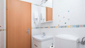 Apartemen | Kamar mandi | Shower dan pengering rambut