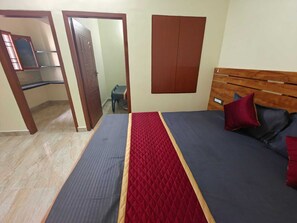 Deluxe Room | Desk, free WiFi - Grand Eco Stay (Tiruvannamalai)