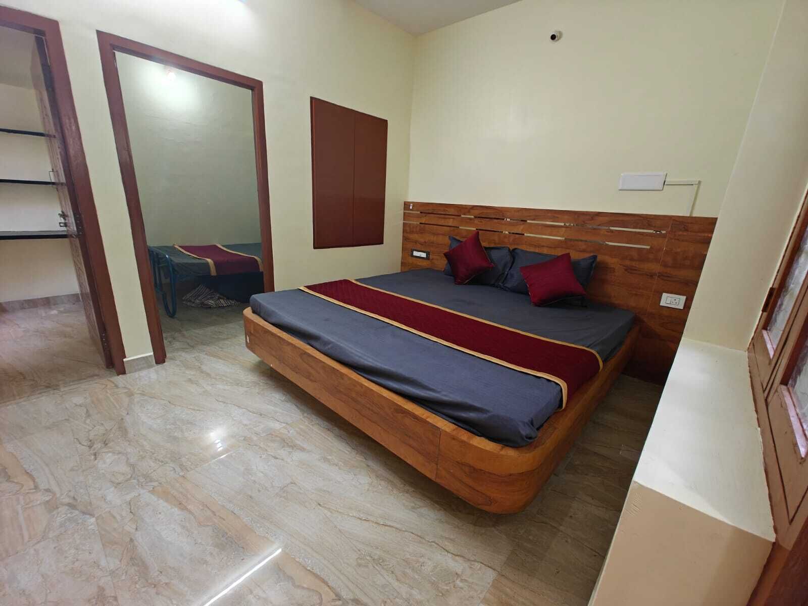 Deluxe Room | Desk, free WiFi