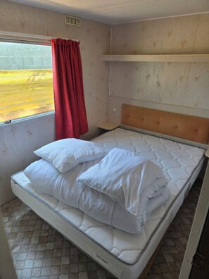Room - Vrbo Property (Saint-Georges-de-Reintembault)