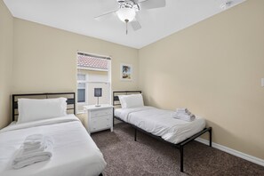 4 dormitorios, tabla de planchar con plancha, wifi gratis y ropa de cama