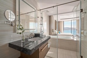 Family Room, Sea View | Bathroom | Free toiletries, hair dryer, slippers, towels - Panorama Sea View Apartment  (Nha Trang)
