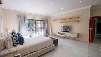 2 bedrooms, desk, iron/ironing board, WiFi