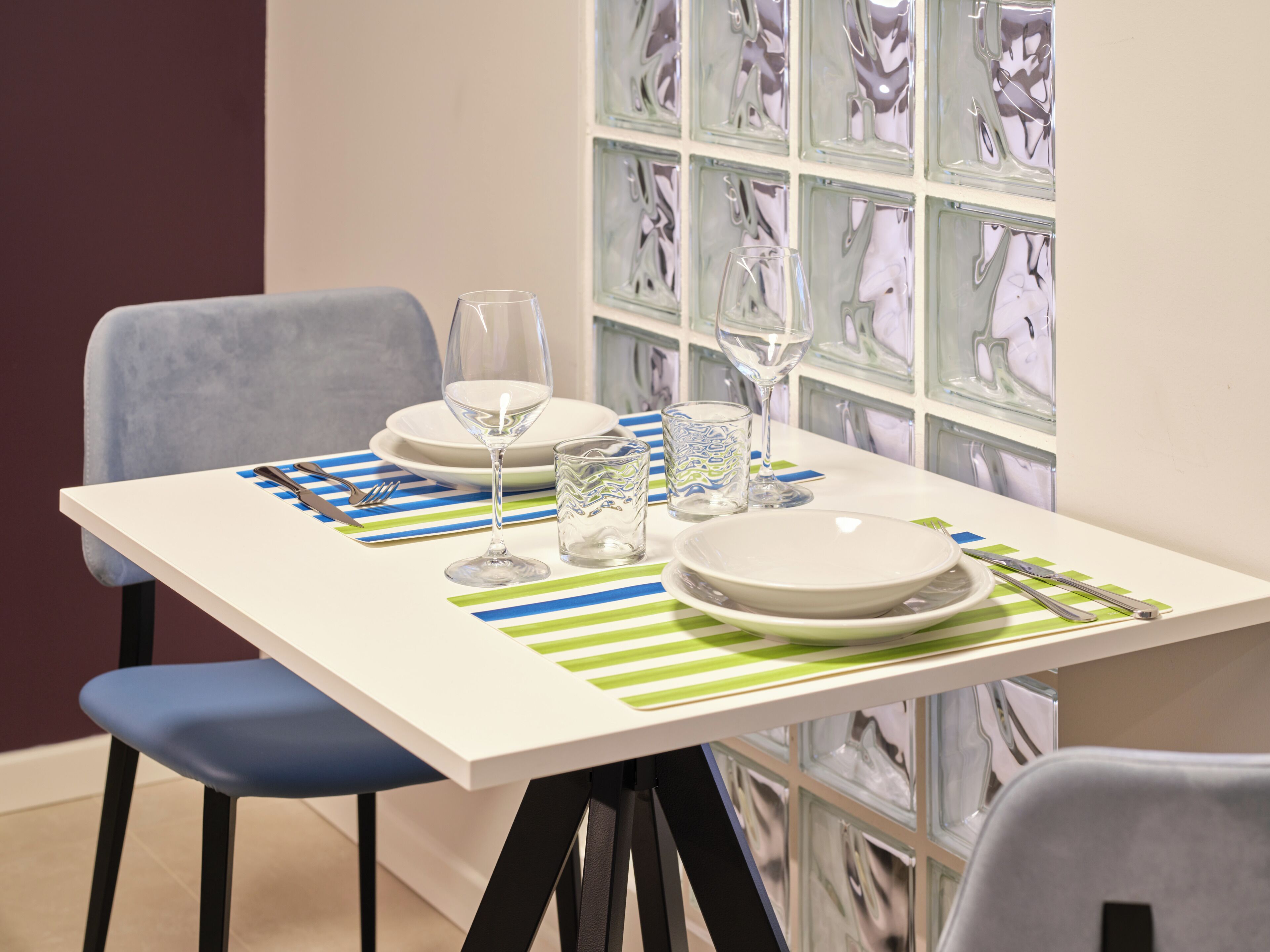Apartamento Deluxe, no fumadores | Zona de estar | Smart TV de 32 pulgadas con canales por cable