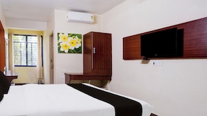 Escritorio, wifi gratis, ropa de cama