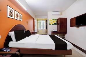Escritorio, wifi gratis, ropa de cama