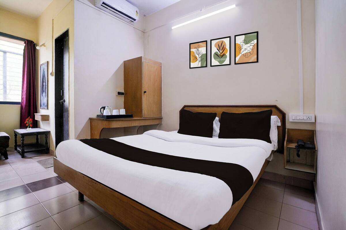Escritorio, wifi gratis, ropa de cama