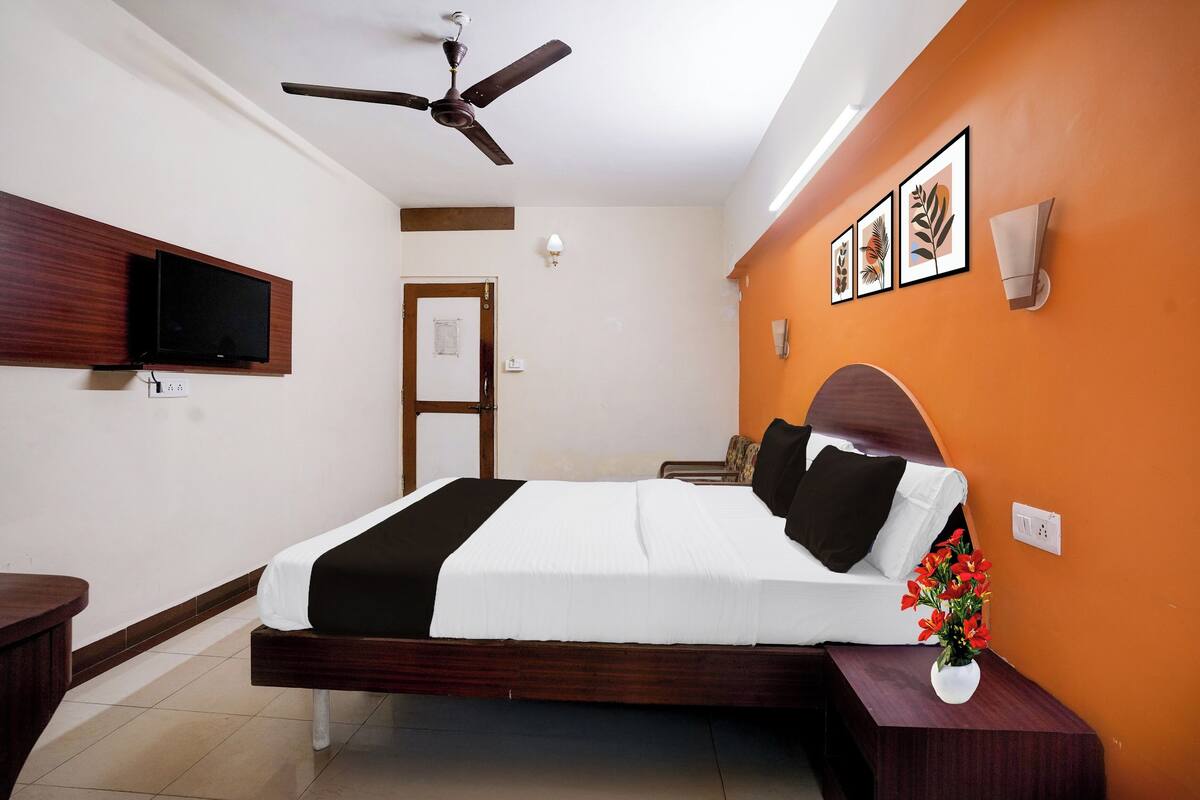 Escritorio, wifi gratis, ropa de cama
