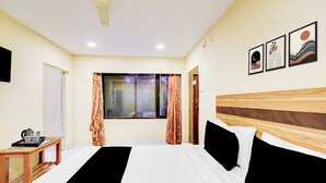 Desk, WiFi (free), bed sheets - Collection O Victoria Memorial Metro (Hyderabad)