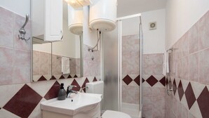 A bathroom with a shower, toilet, sink, and a mirror. - Apartment Bella Vista - Two Bedroom Apartment With Terrace (Marina)