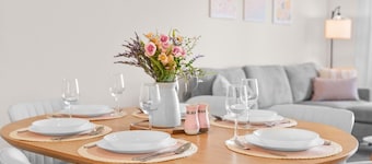 2 Ensuite BR • 5-Min Walk to Pool & Gym • Fast WIFI • Near Beach & Golf Courses