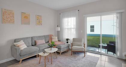 2 Ensuite BR • 5-Min Walk to Pool & Gym • Fast WIFI • Near Beach & Golf Courses