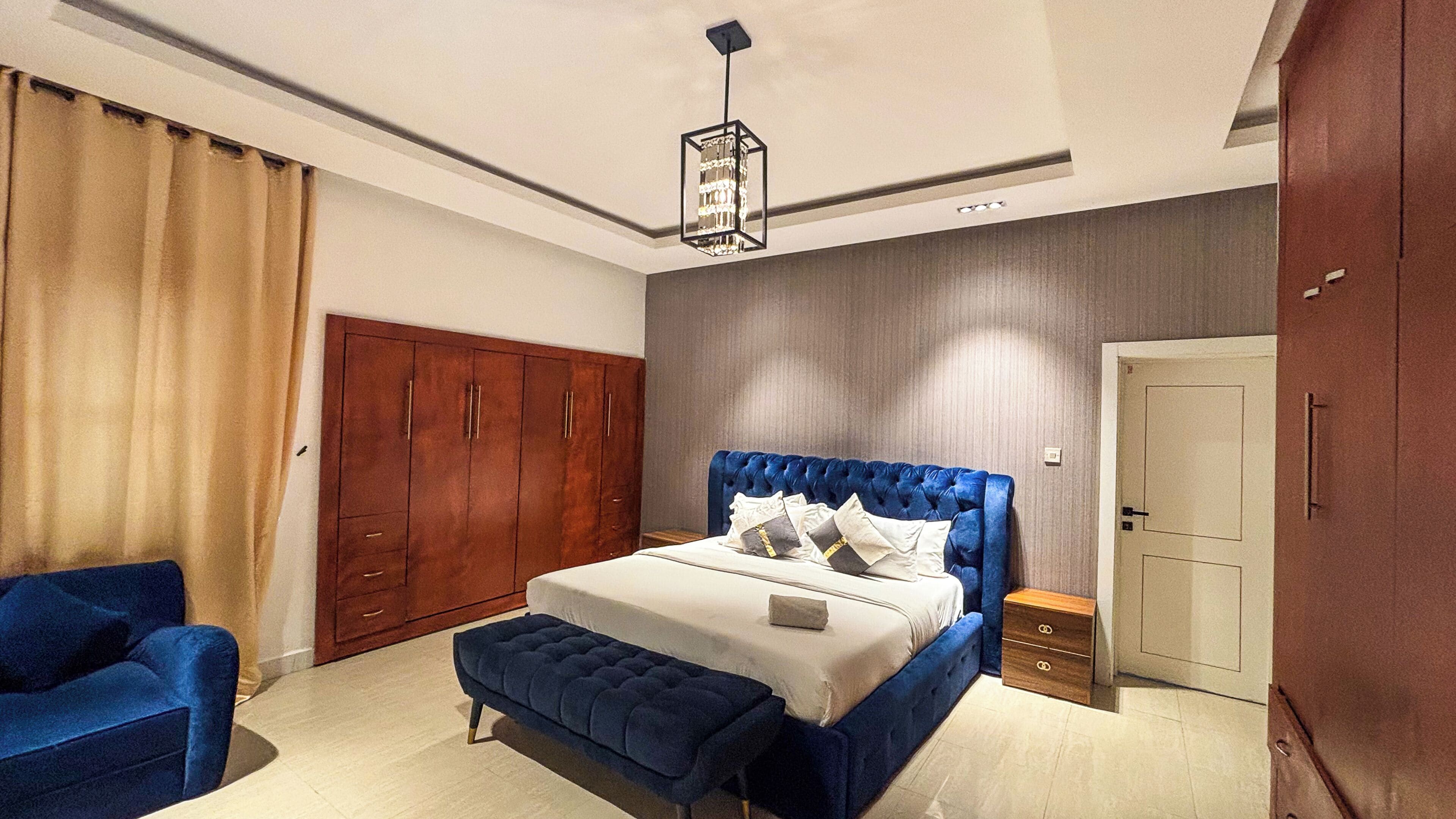 Apartment, 3 Bedrooms, Non Smoking | Laptop workspace, free WiFi, bed sheets