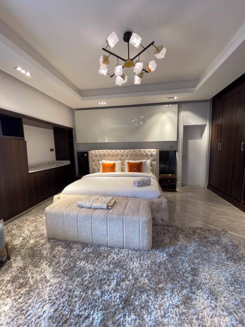 Espacio para trabajar con laptop, wifi gratis y ropa de cama 
