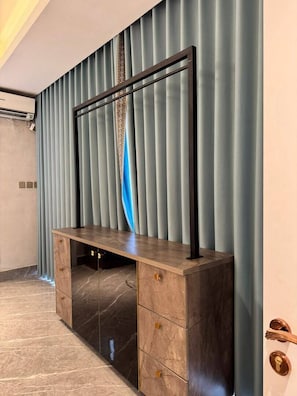 Espacio para trabajar con laptop, wifi gratis y ropa de cama 